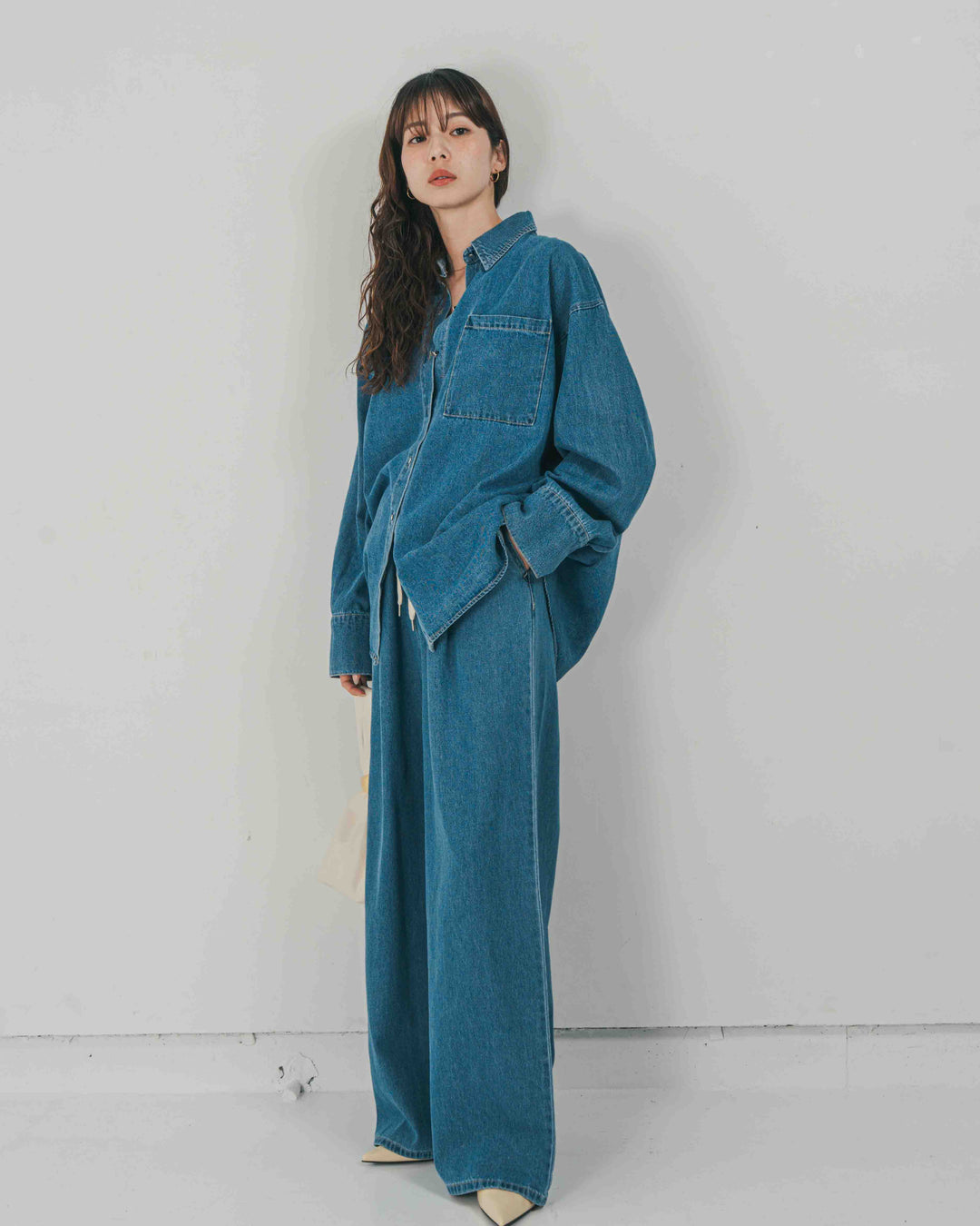 ［SET］Airy Denim オーバーシャツ + Airy Denim ワイドパンツ（2SET）