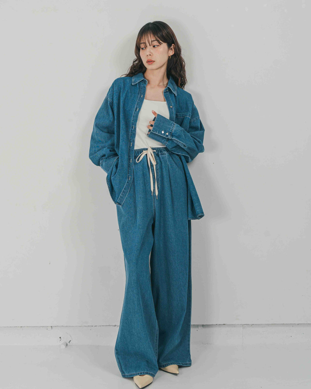 ［SET］Airy Denim オーバーシャツ + Airy Denim ワイドパンツ（2SET）