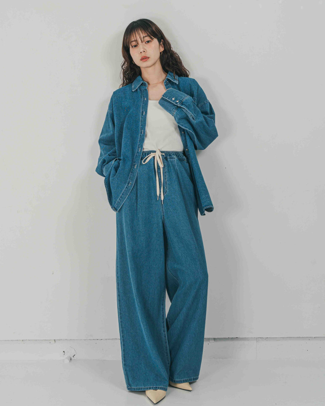 ［SET］Airy Denim オーバーシャツ + Airy Denim ワイドパンツ（2SET）