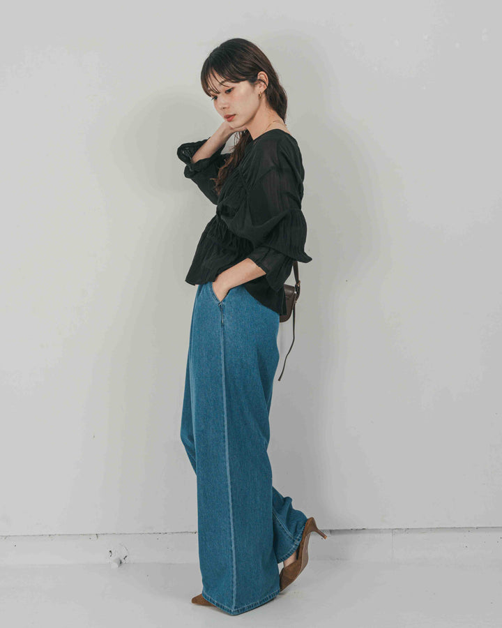 ［SET］Soft シャーリングブラウス + Airy Denim ワイドパンツ（2SET）