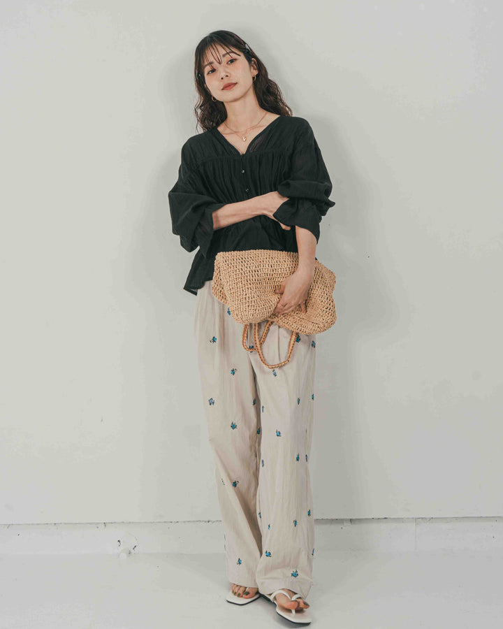 ［SET］Soft シャーリングブラウス + Flower刺繍　タックパンツ（2SET）