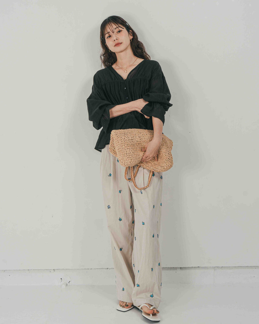 ［SET］Soft シャーリングブラウス + Flower刺繍　タックパンツ（2SET）