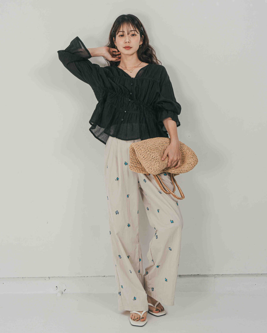 ［SET］Soft シャーリングブラウス + Flower刺繍　タックパンツ（2SET）