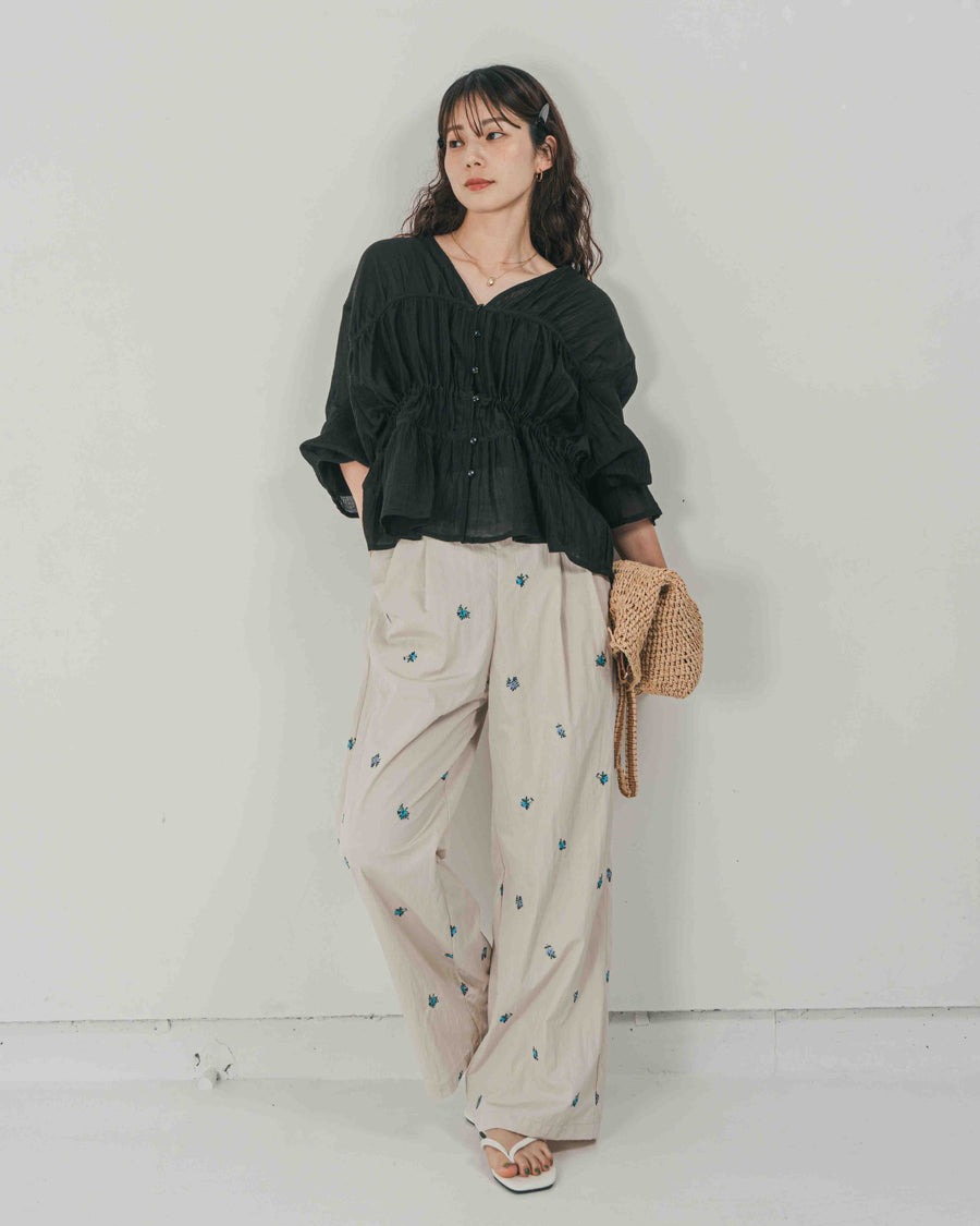 ［SET］Soft シャーリングブラウス + Flower刺繍　タックパンツ（2SET）