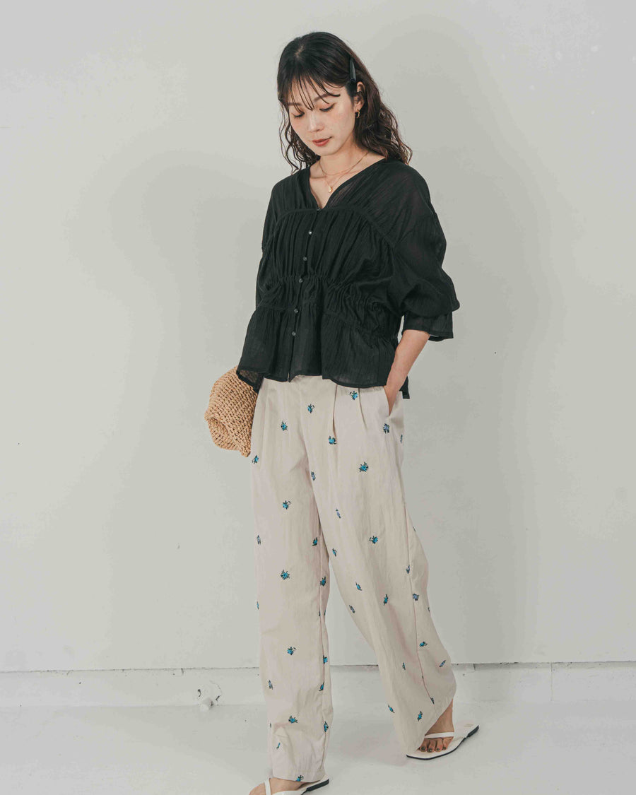 ［SET］Soft シャーリングブラウス + Flower刺繍　タックパンツ（2SET）