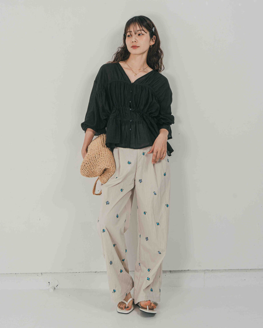 ［SET］Soft シャーリングブラウス + Flower刺繍　タックパンツ（2SET）