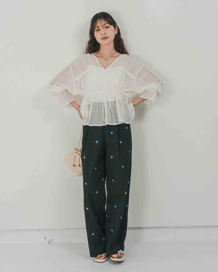 ［SET］Soft シャーリングブラウス + Flower刺繍　タックパンツ（2SET）