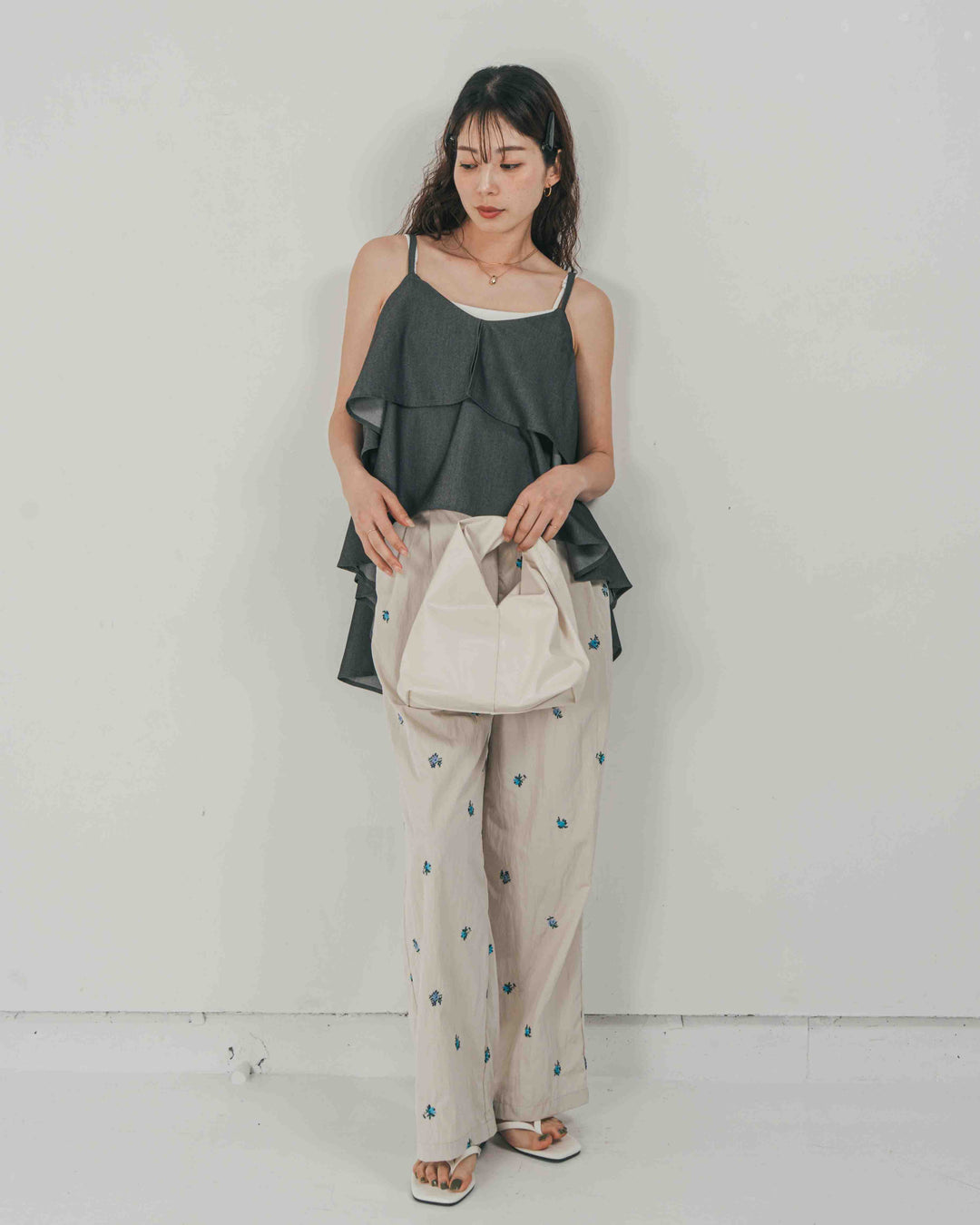 ［SET］デニムライク　ティアードキャミ + Flower刺繍　タックパンツ（2SET）
