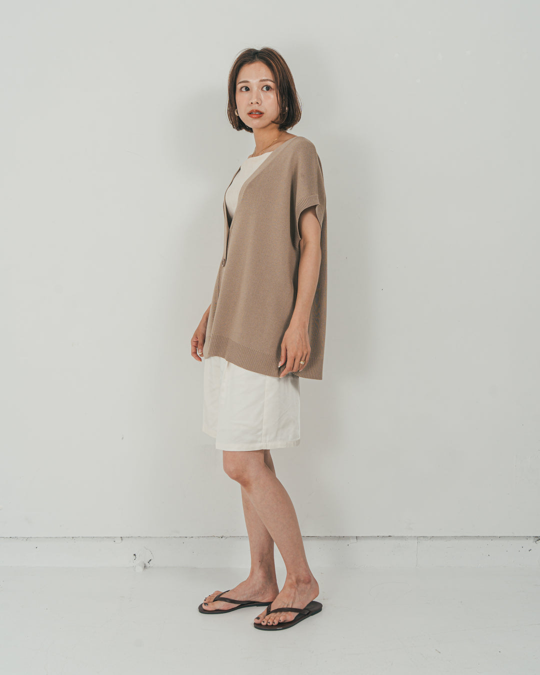 ［SET］VネックRelaxニットベスト + Vintageサテン　ハーフパンツ（2SET）