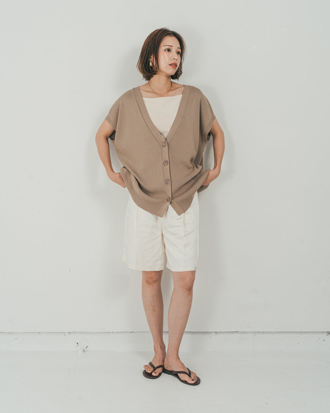 ［SET］VネックRelaxニットベスト + Vintageサテン　ハーフパンツ（2SET）