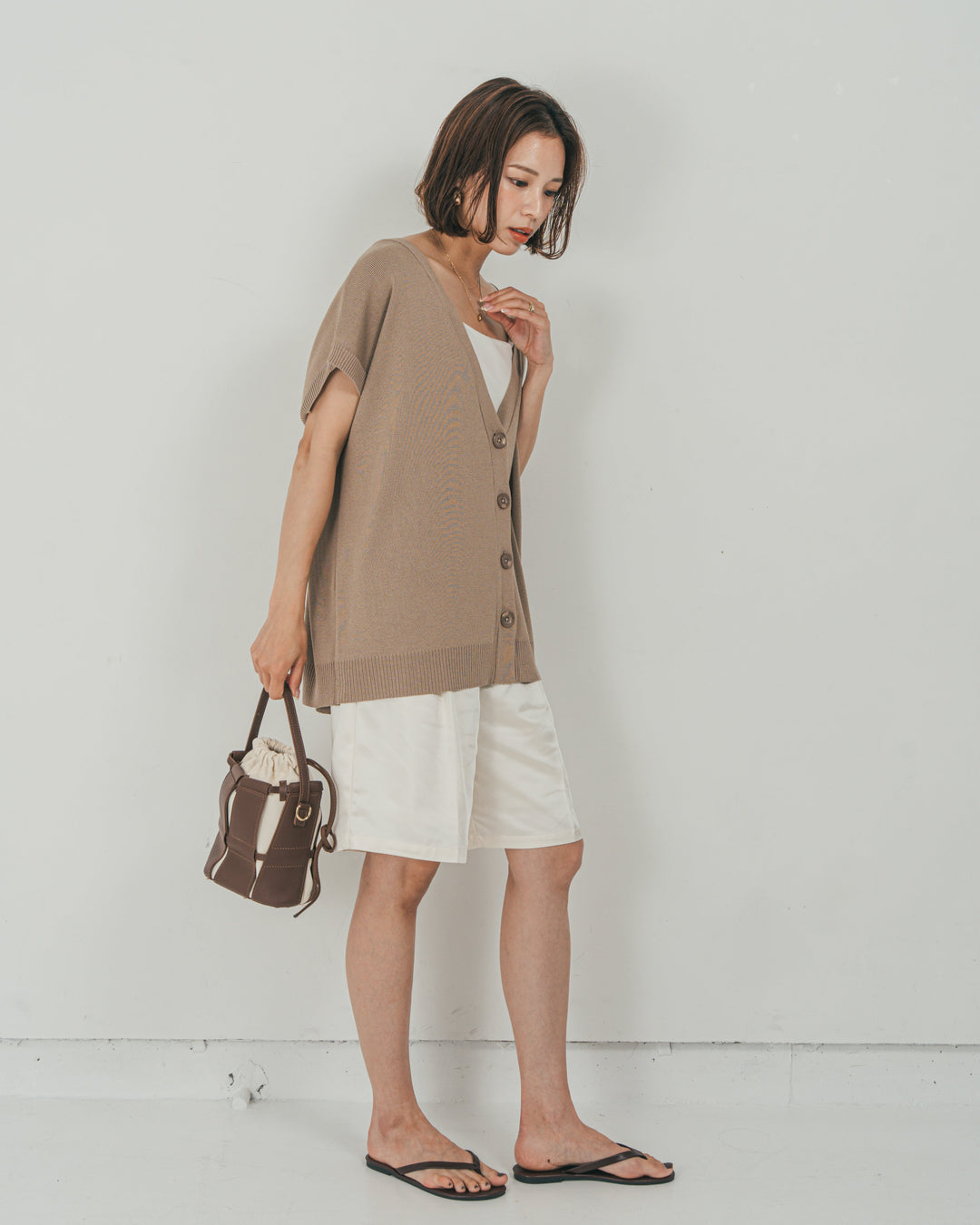 ［SET］VネックRelaxニットベスト + Vintageサテン　ハーフパンツ（2SET）