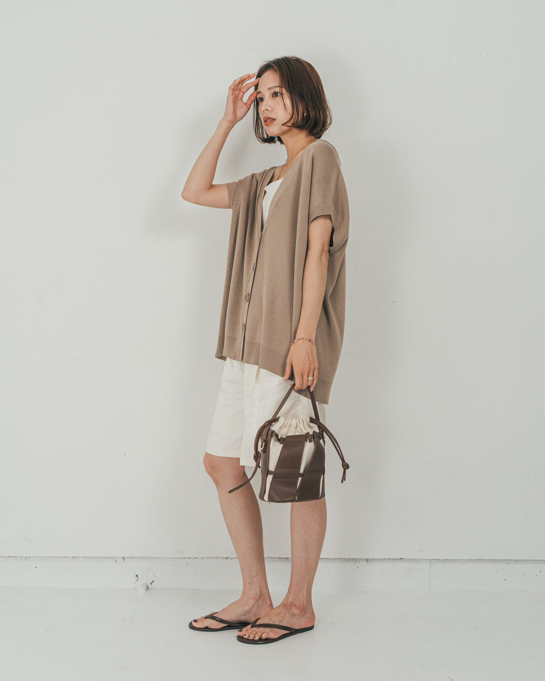 ［SET］VネックRelaxニットベスト + Vintageサテン　ハーフパンツ（2SET）