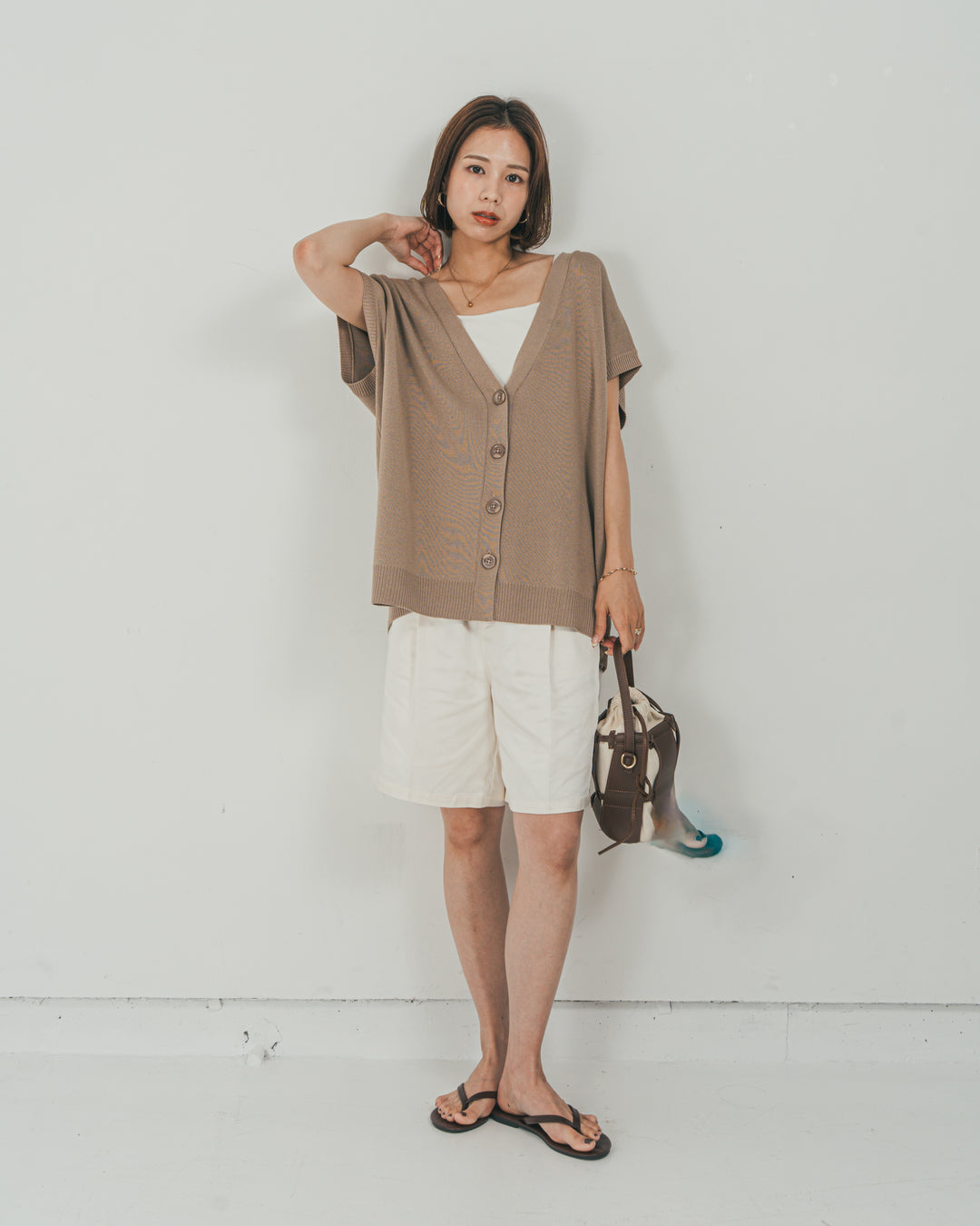 ［SET］VネックRelaxニットベスト + Vintageサテン　ハーフパンツ（2SET）