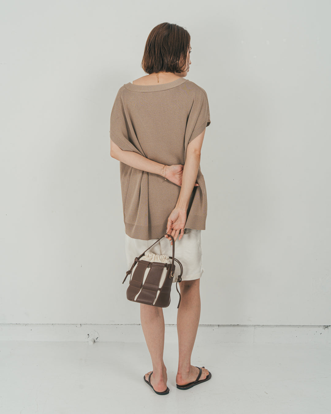 ［SET］VネックRelaxニットベスト + Vintageサテン　ハーフパンツ（2SET）