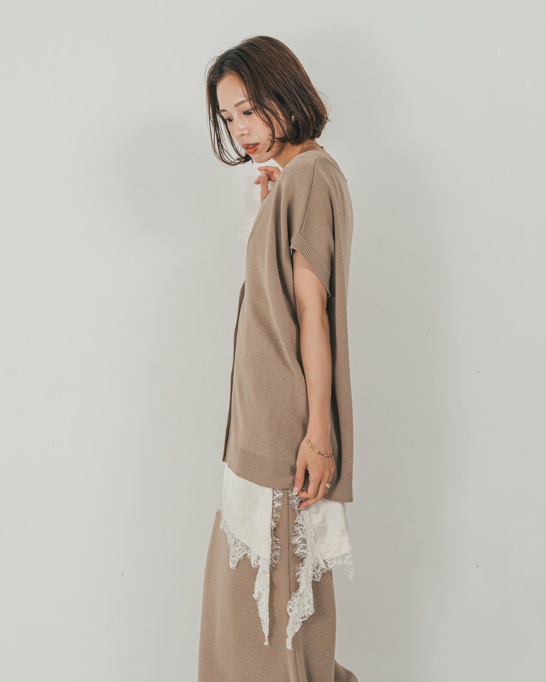 ［SET］VネックRelaxニットベスト + サテンアシメ レースキャミ + Relax Knit ストレートスカート（3SET）