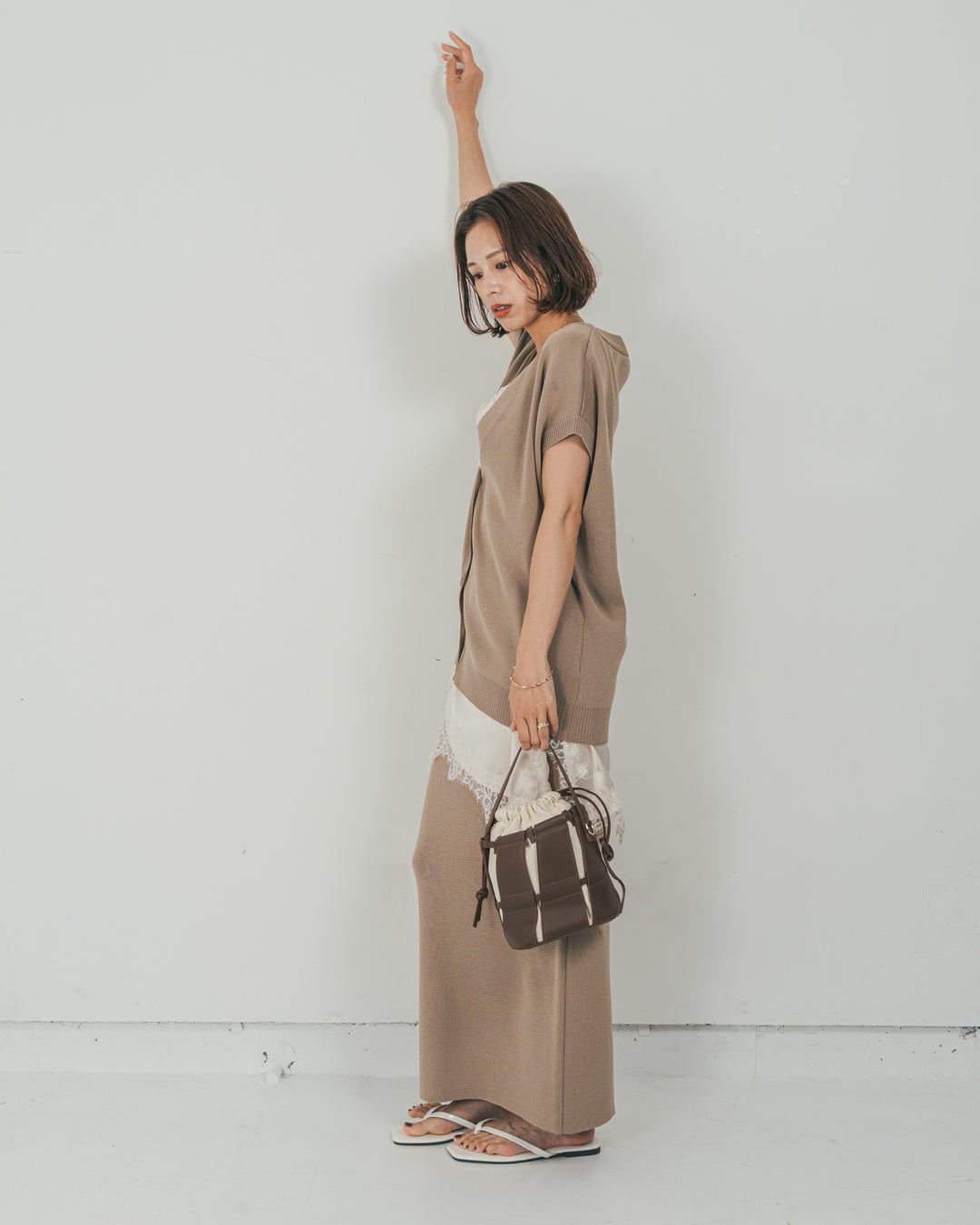［SET］VネックRelaxニットベスト + サテンアシメ レースキャミ + Relax Knit ストレートスカート（3SET）