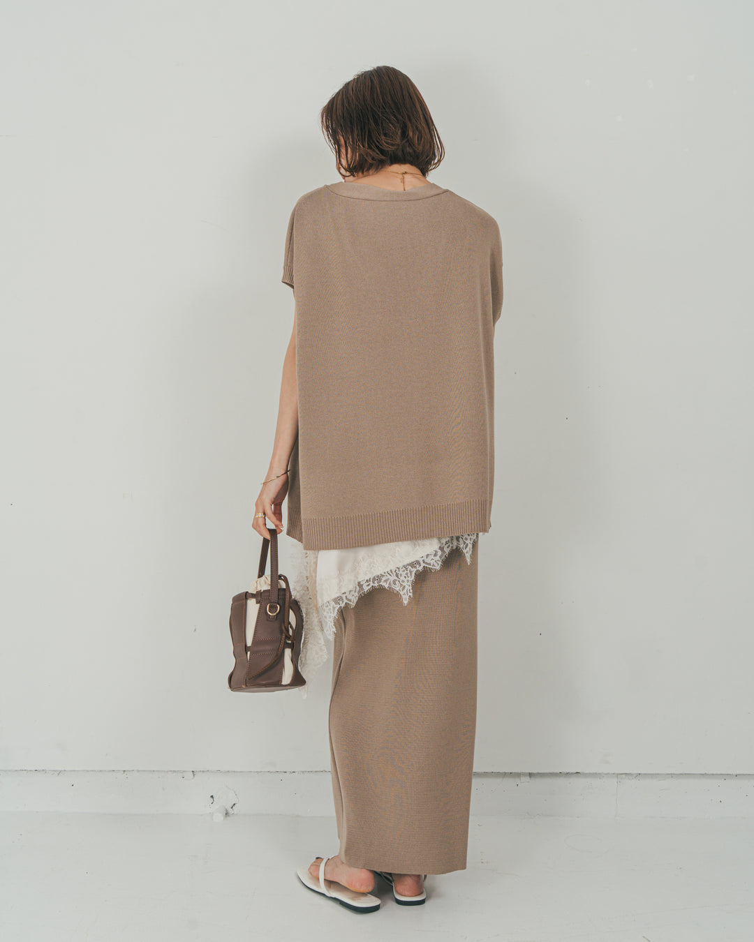 ［SET］VネックRelaxニットベスト + サテンアシメ レースキャミ + Relax Knit ストレートスカート（3SET）
