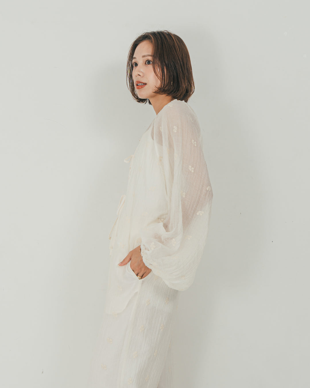 ［SET］フロントリボン刺繍 Veilブラウス + 刺繍 Veilロングパンツ（2SET）