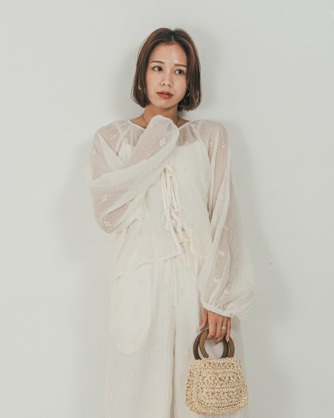 ［SET］フロントリボン刺繍 Veilブラウス + 刺繍 Veilロングパンツ（2SET）