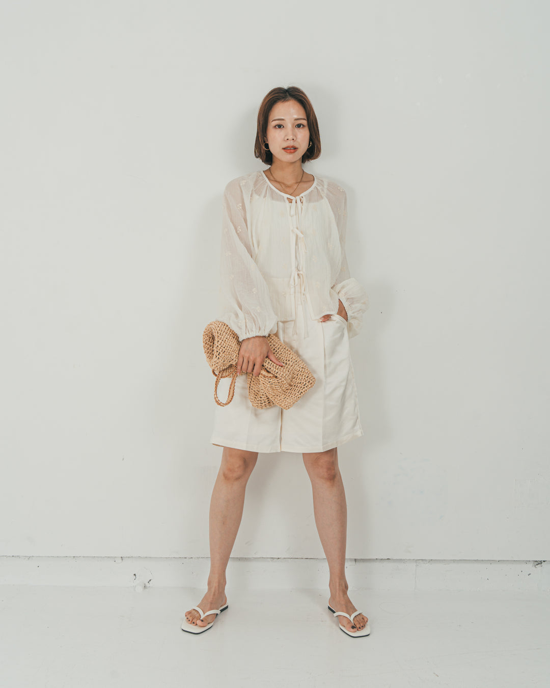 ［SET］フロントリボン刺繍 Veilブラウス + Vintageサテン　ハーフパンツ（2SET）