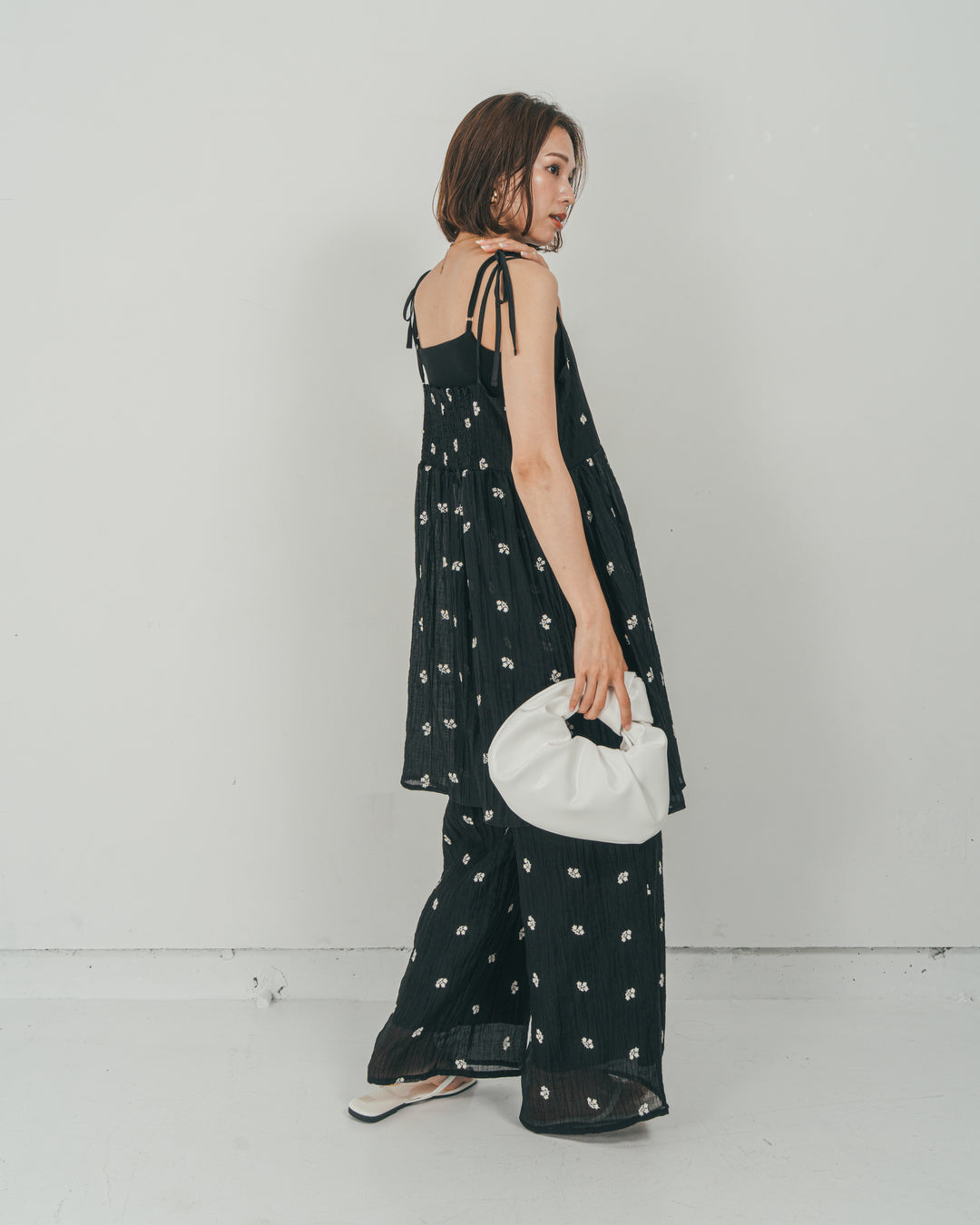 ［SET］ショルダーリボン刺繍Veilキャミ + 刺繍 Veilロングパンツ（2SET）
