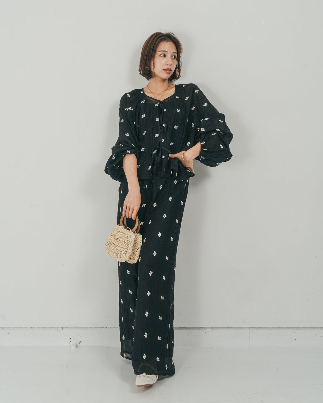 ［SET］フロントリボン刺繍 Veilブラウス + 刺繍 Veilロングパンツ（2SET）