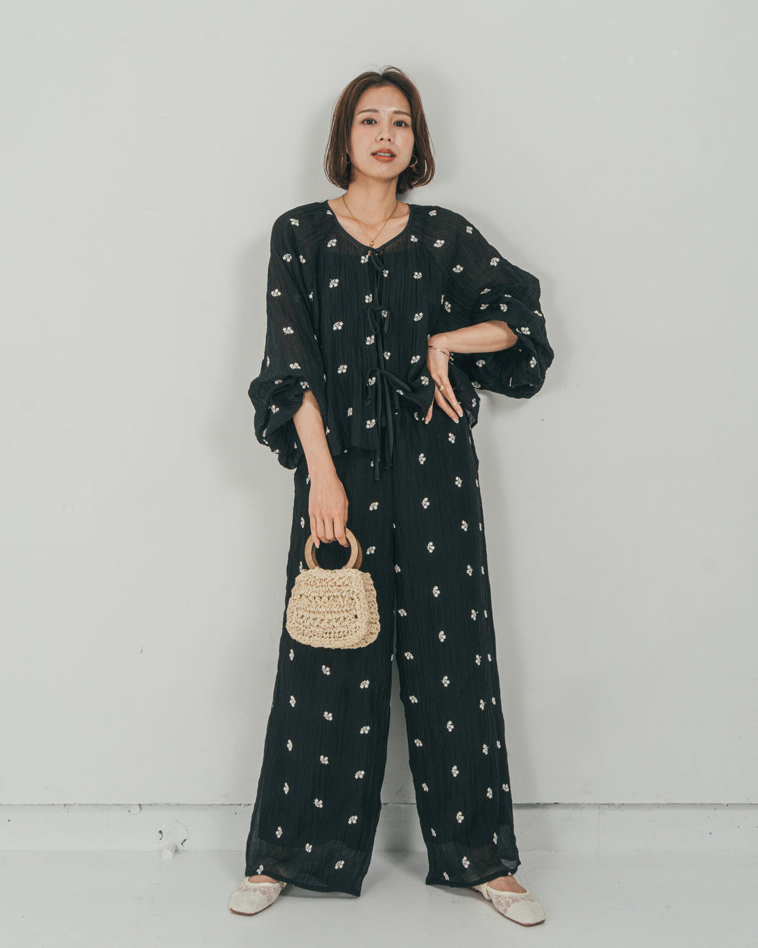 ［SET］フロントリボン刺繍 Veilブラウス + 刺繍 Veilロングパンツ（2SET）