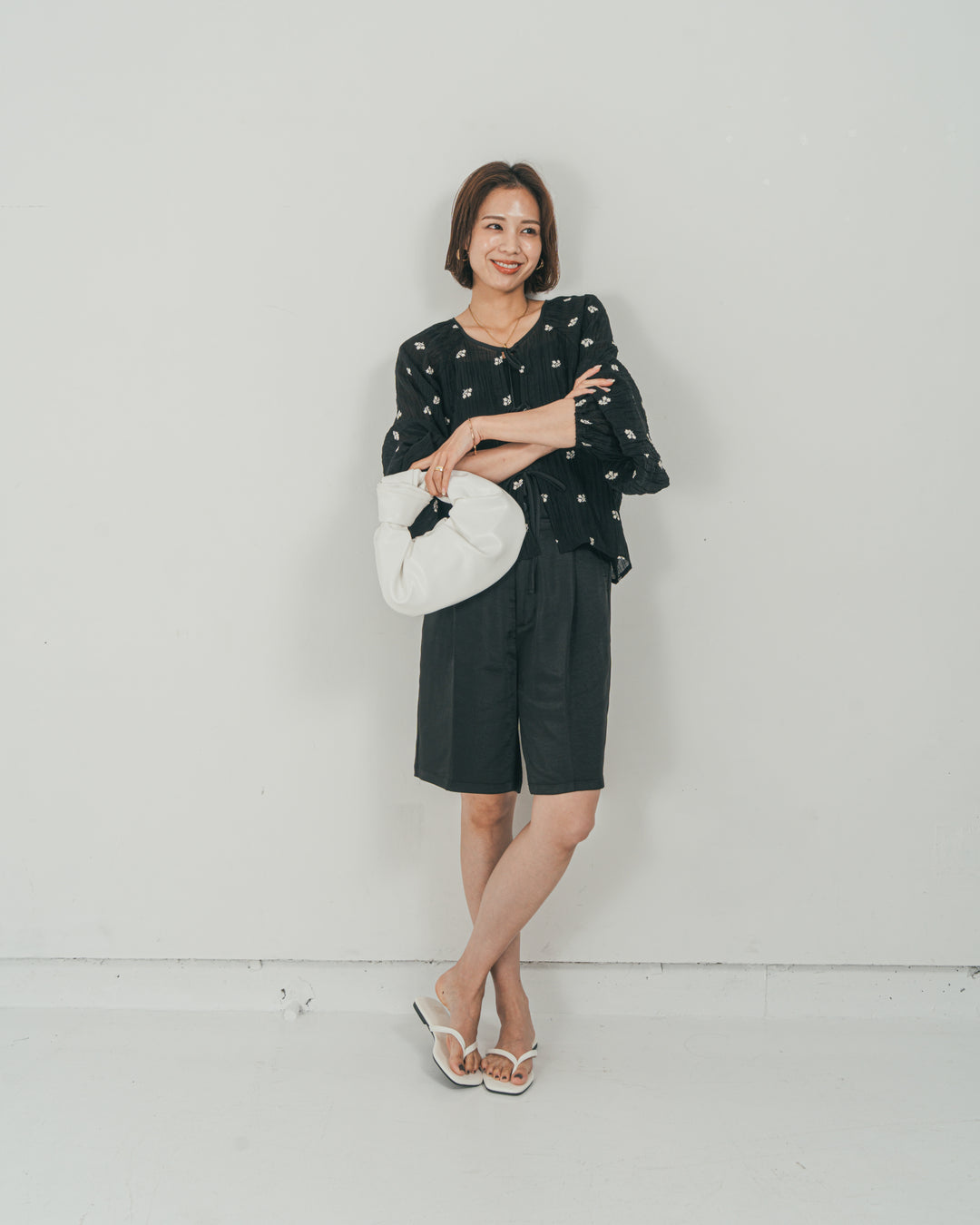 ［SET］フロントリボン刺繍 Veilブラウス + Vintageサテン　ハーフパンツ（2SET）
