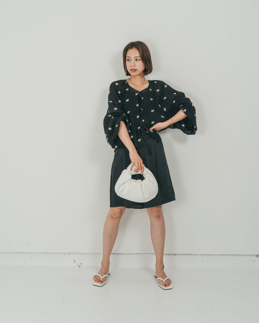 ［SET］フロントリボン刺繍 Veilブラウス + Vintageサテン　ハーフパンツ（2SET）