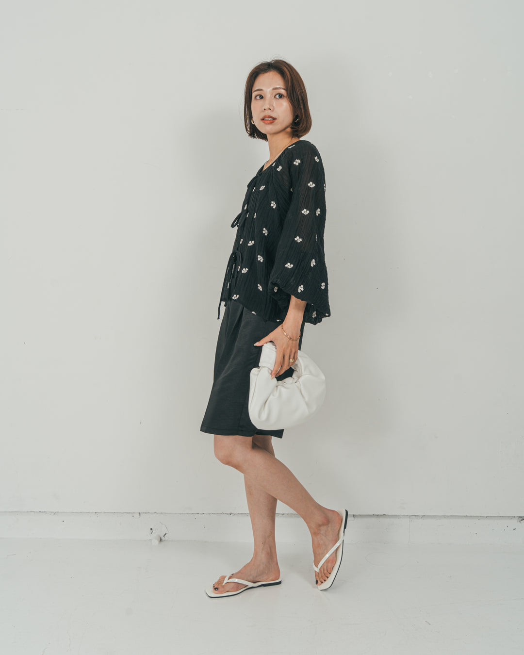 ［SET］フロントリボン刺繍 Veilブラウス + Vintageサテン　ハーフパンツ（2SET）