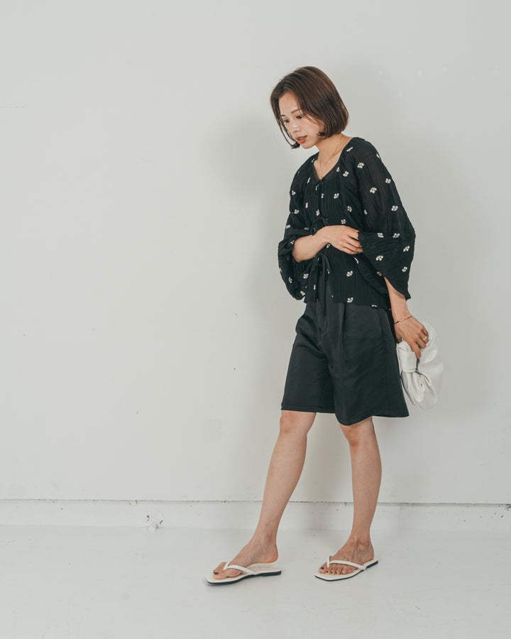 ［SET］フロントリボン刺繍 Veilブラウス + Vintageサテン　ハーフパンツ（2SET）