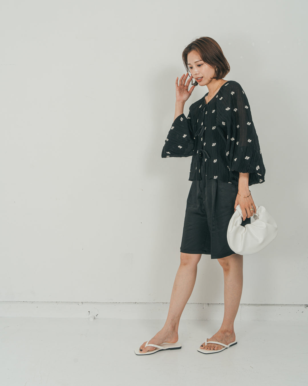 ［SET］フロントリボン刺繍 Veilブラウス + Vintageサテン　ハーフパンツ（2SET）
