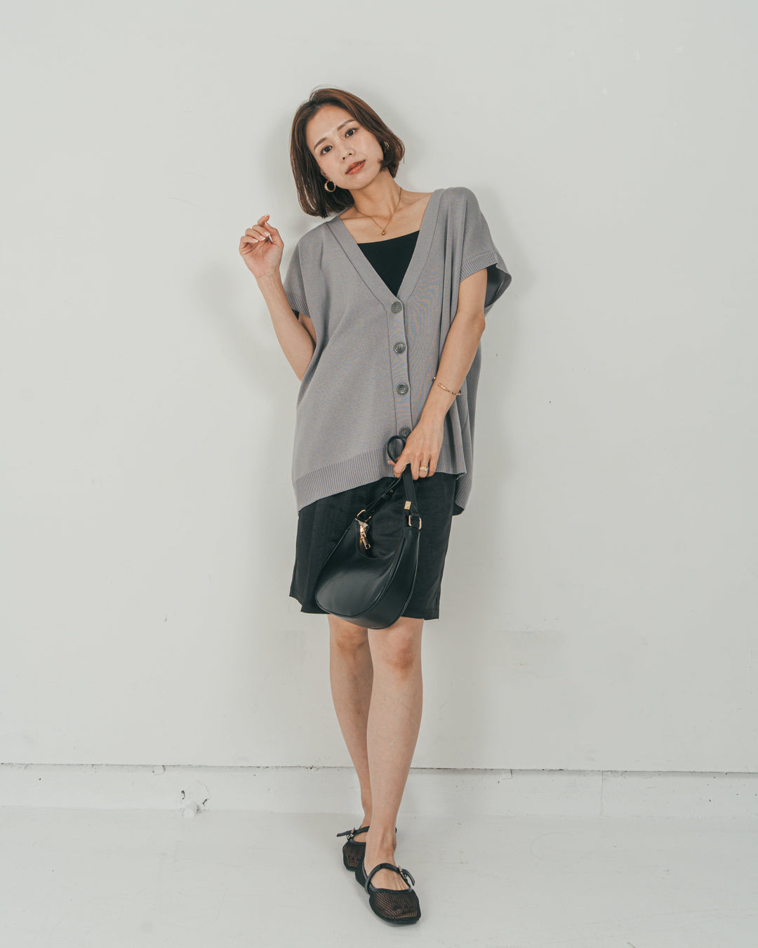 ［SET］VネックRelaxニットベスト + Vintageサテン　ハーフパンツ（2SET）