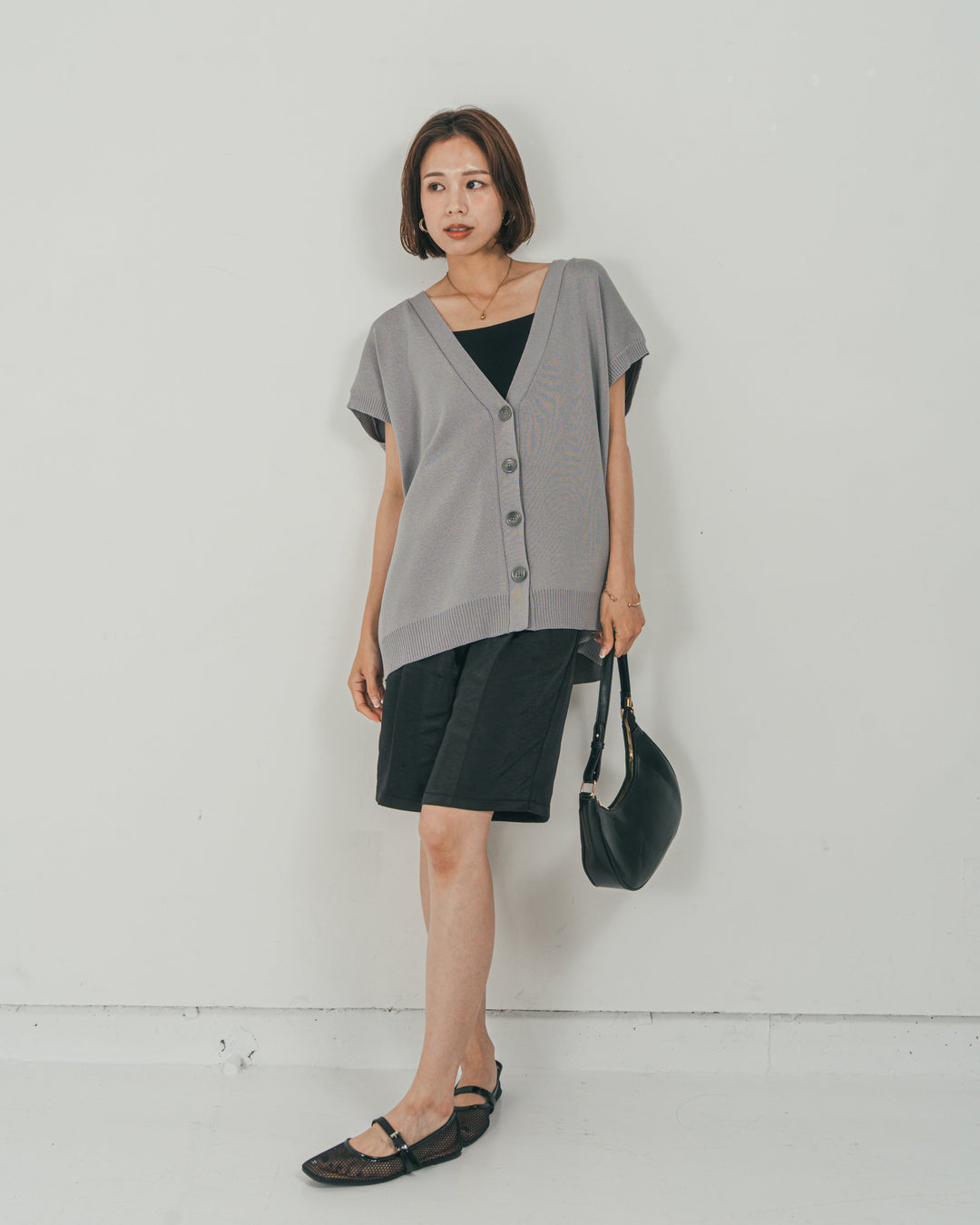 ［SET］VネックRelaxニットベスト + Vintageサテン　ハーフパンツ（2SET）