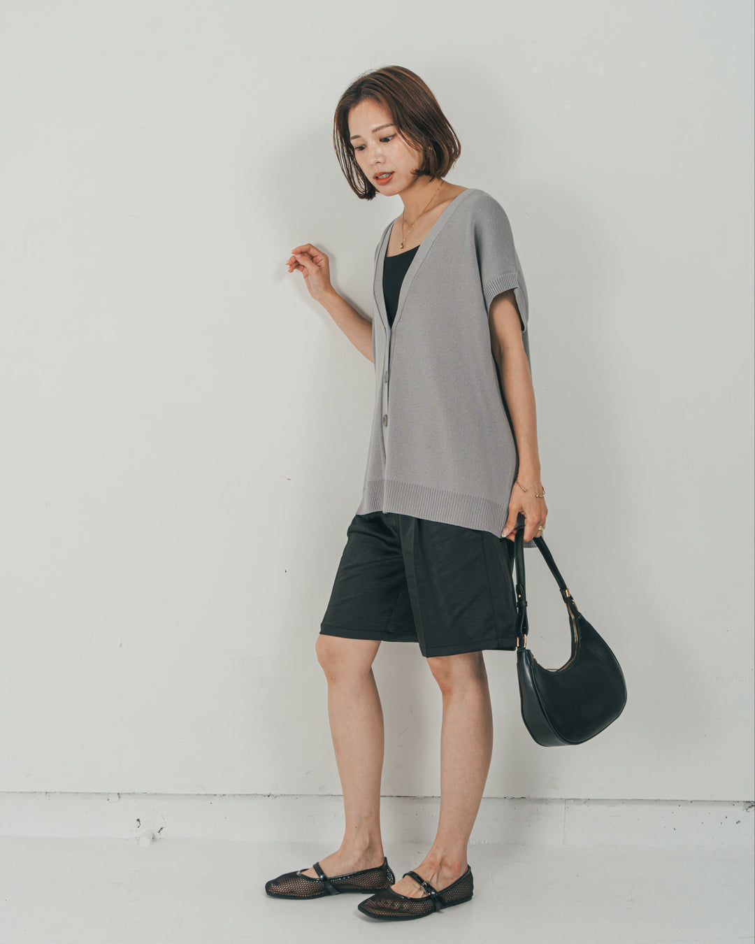 ［SET］VネックRelaxニットベスト + Vintageサテン　ハーフパンツ（2SET）