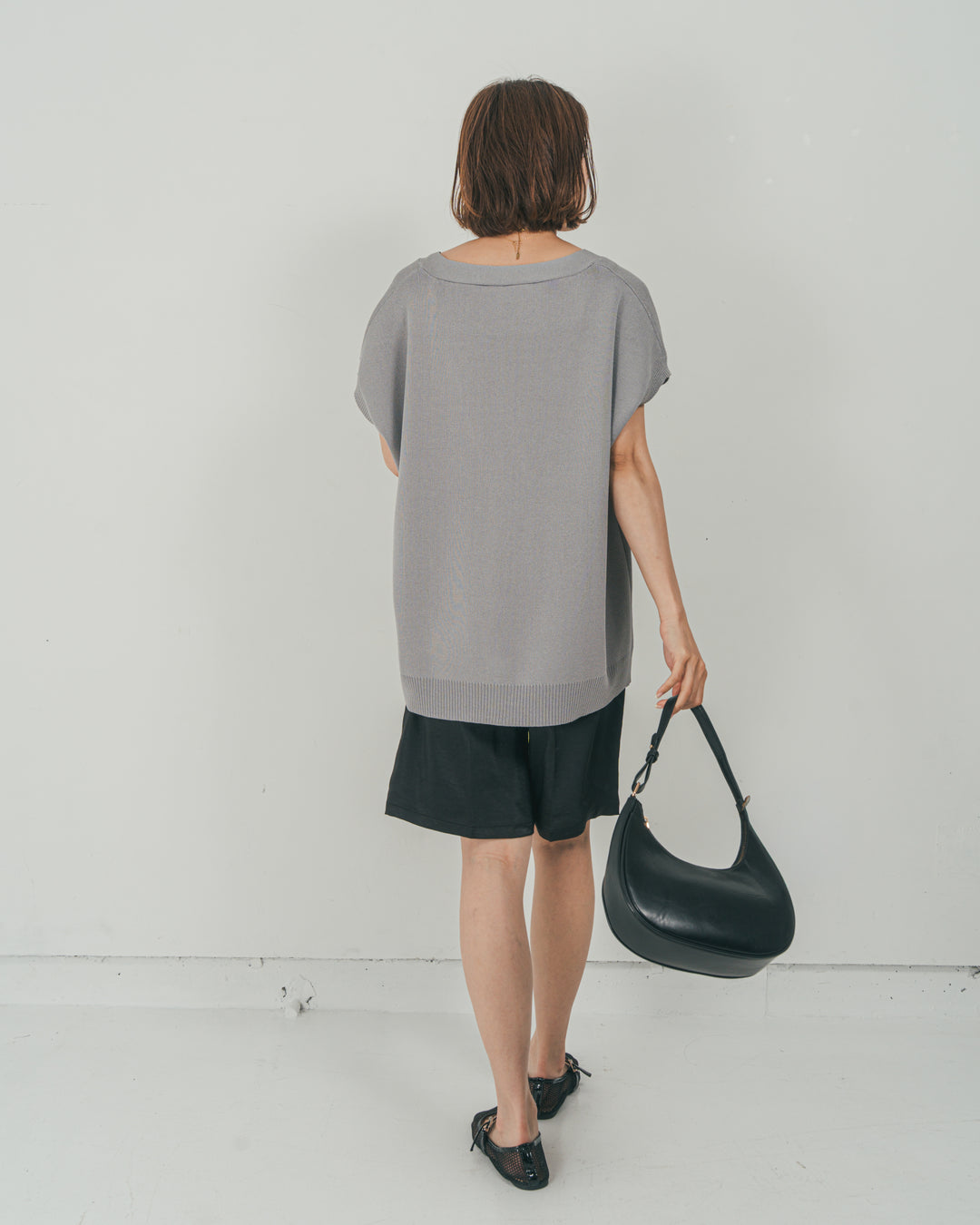 ［SET］VネックRelaxニットベスト + Vintageサテン　ハーフパンツ（2SET）