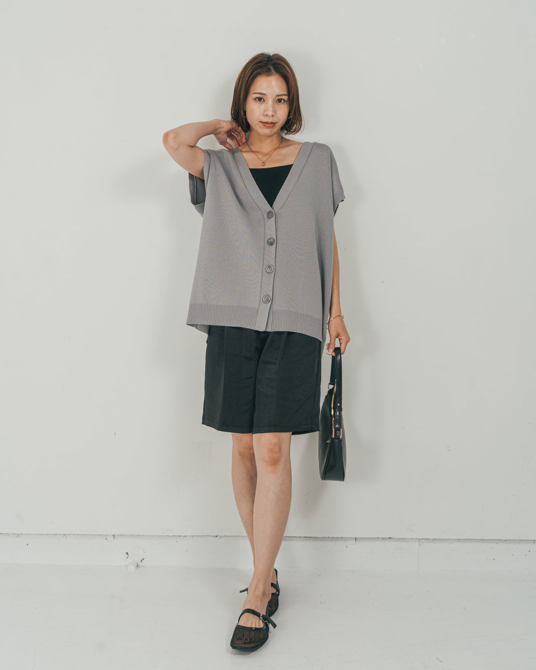 ［SET］VネックRelaxニットベスト + Vintageサテン　ハーフパンツ（2SET）