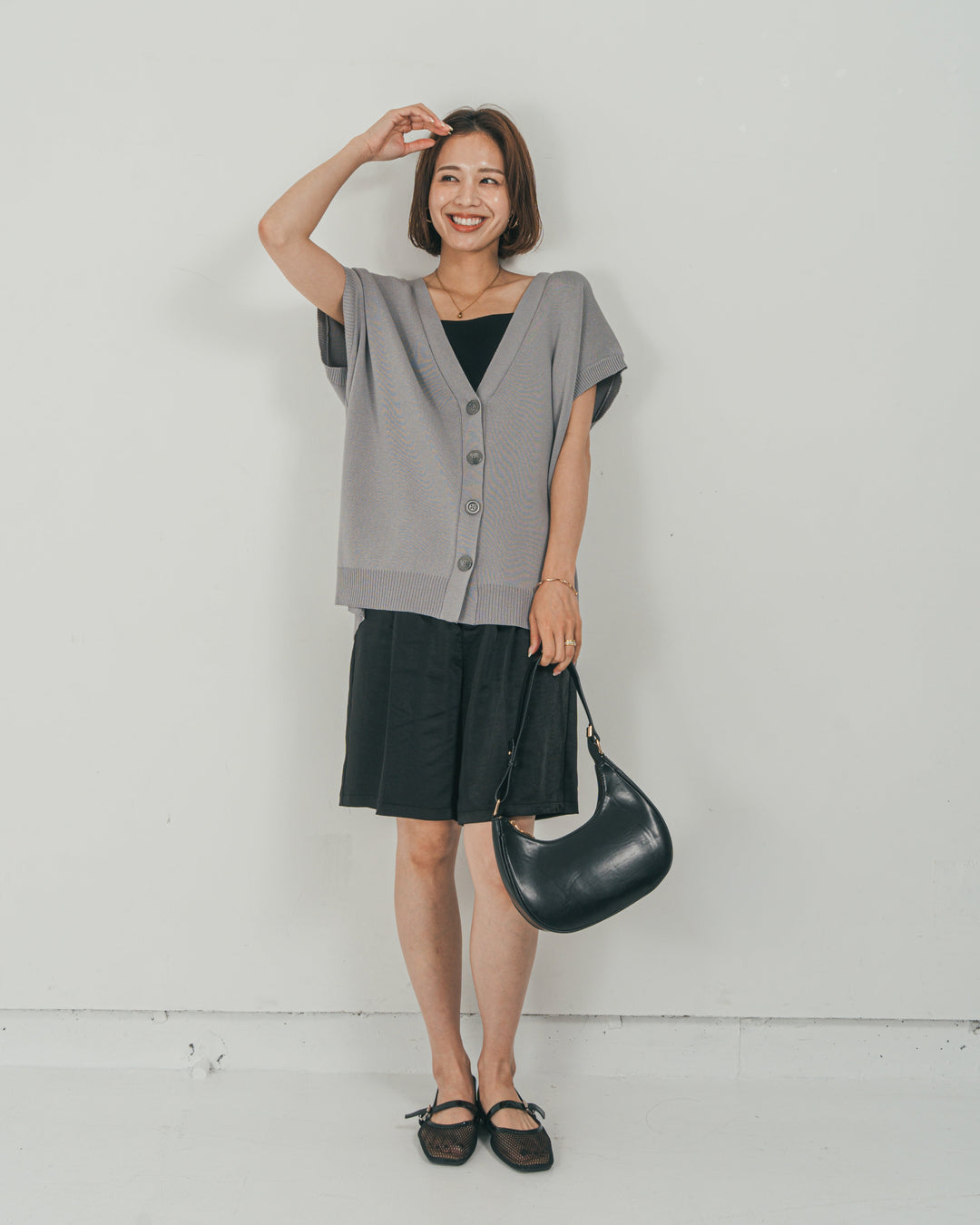 ［SET］VネックRelaxニットベスト + Vintageサテン　ハーフパンツ（2SET）