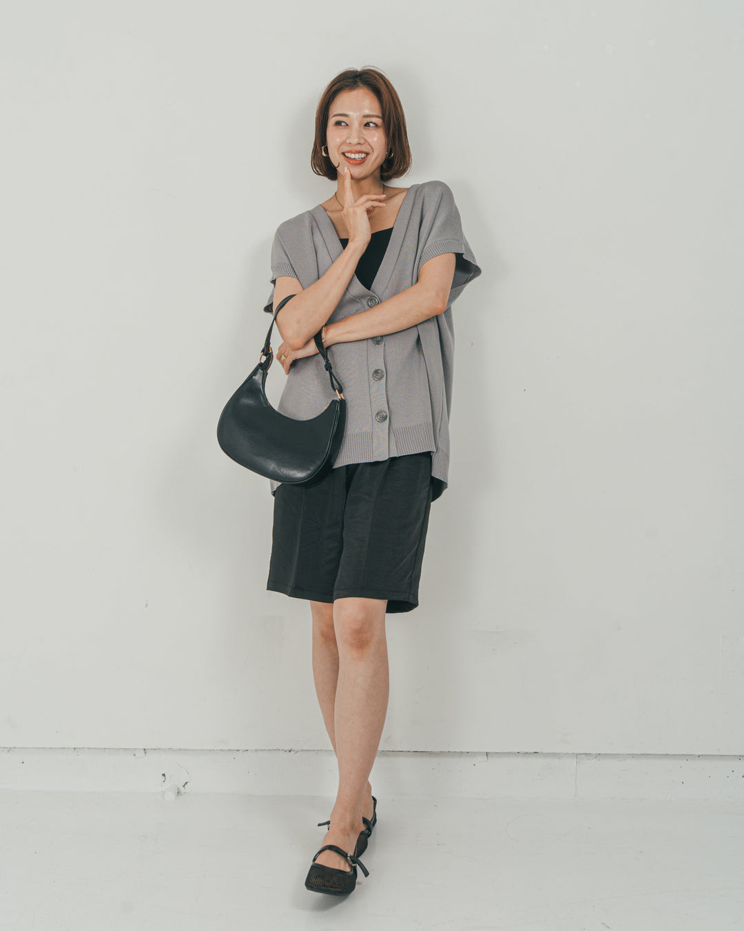 ［SET］VネックRelaxニットベスト + Vintageサテン　ハーフパンツ（2SET）