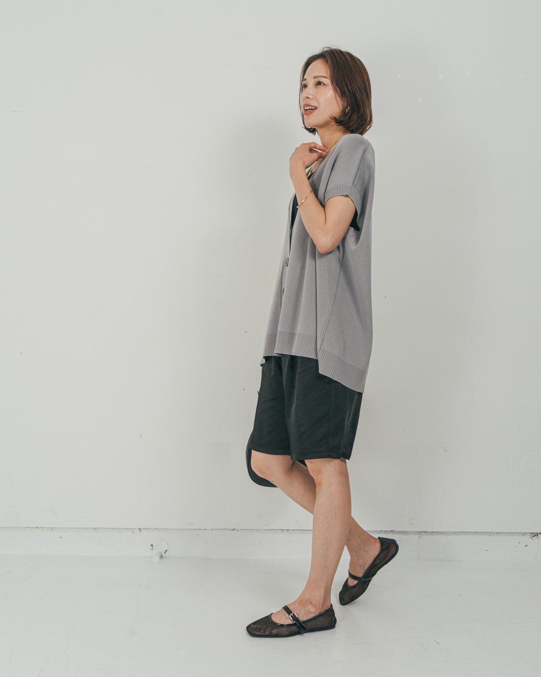 ［SET］VネックRelaxニットベスト + Vintageサテン　ハーフパンツ（2SET）