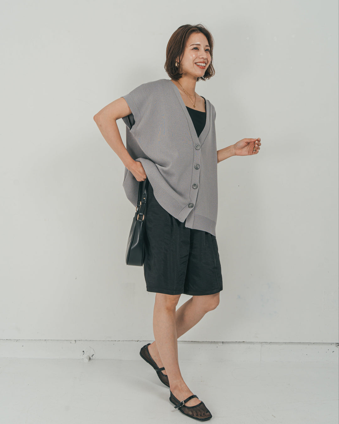 ［SET］VネックRelaxニットベスト + Vintageサテン　ハーフパンツ（2SET）