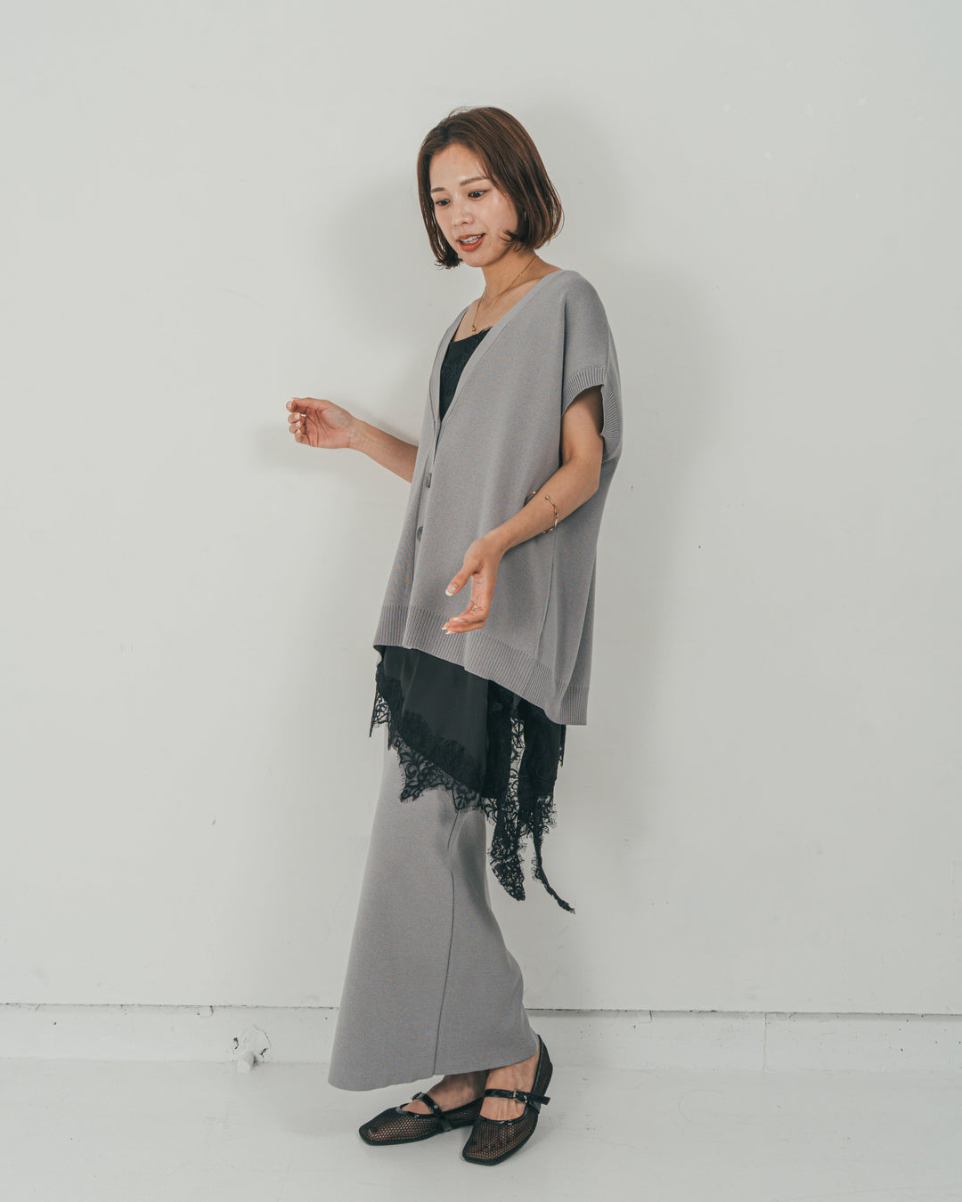 ［SET］VネックRelaxニットベスト + サテンアシメ レースキャミ + Relax Knit ストレートスカート（3SET）