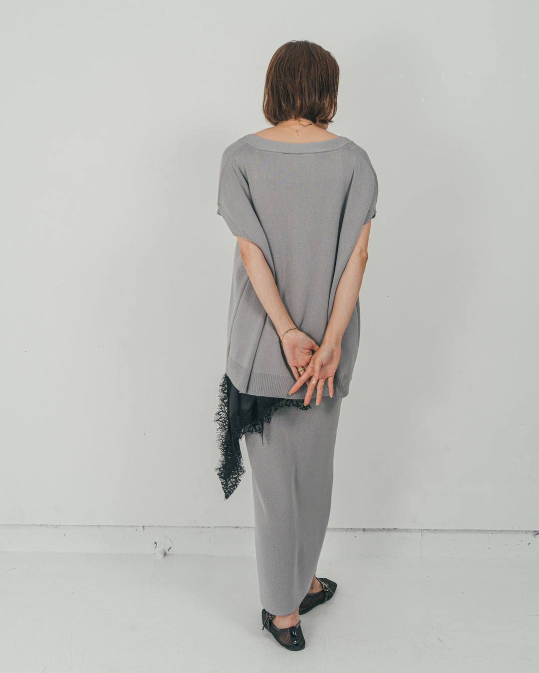 ［SET］VネックRelaxニットベスト + サテンアシメ レースキャミ + Relax Knit ストレートスカート（3SET）