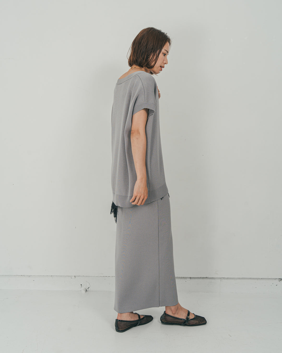 ［SET］VネックRelaxニットベスト + サテンアシメ レースキャミ + Relax Knit ストレートスカート（3SET）