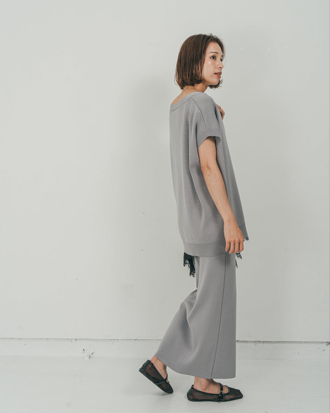 ［SET］VネックRelaxニットベスト + サテンアシメ レースキャミ + Relax Knit ストレートスカート（3SET）