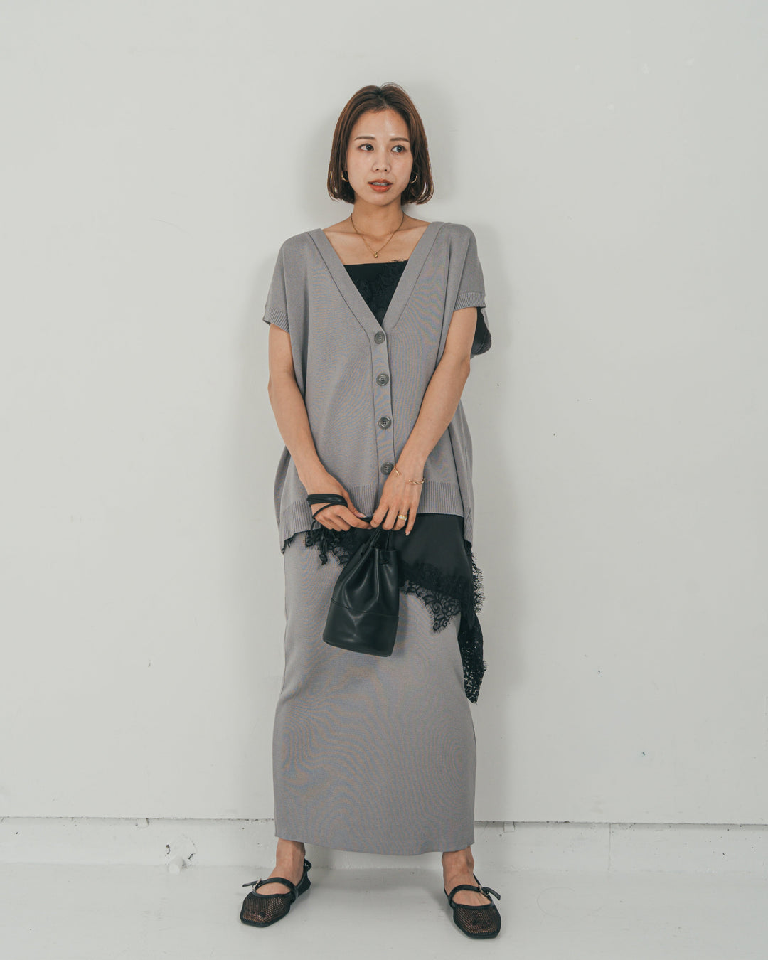 ［SET］VネックRelaxニットベスト + サテンアシメ レースキャミ + Relax Knit ストレートスカート（3SET）