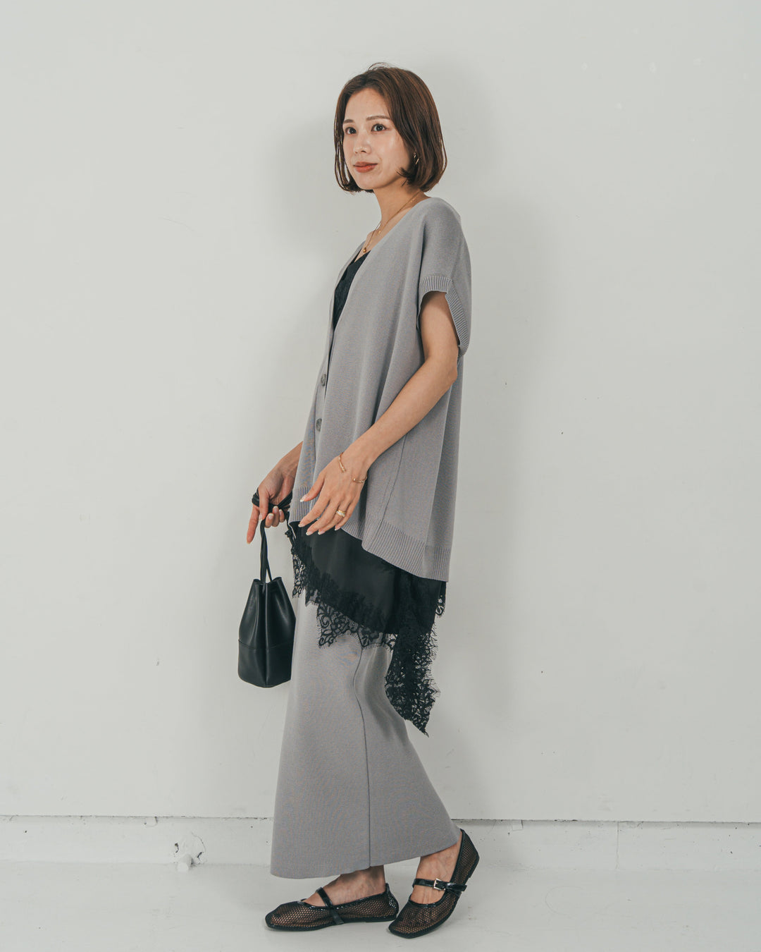 ［SET］VネックRelaxニットベスト + サテンアシメ レースキャミ + Relax Knit ストレートスカート（3SET）