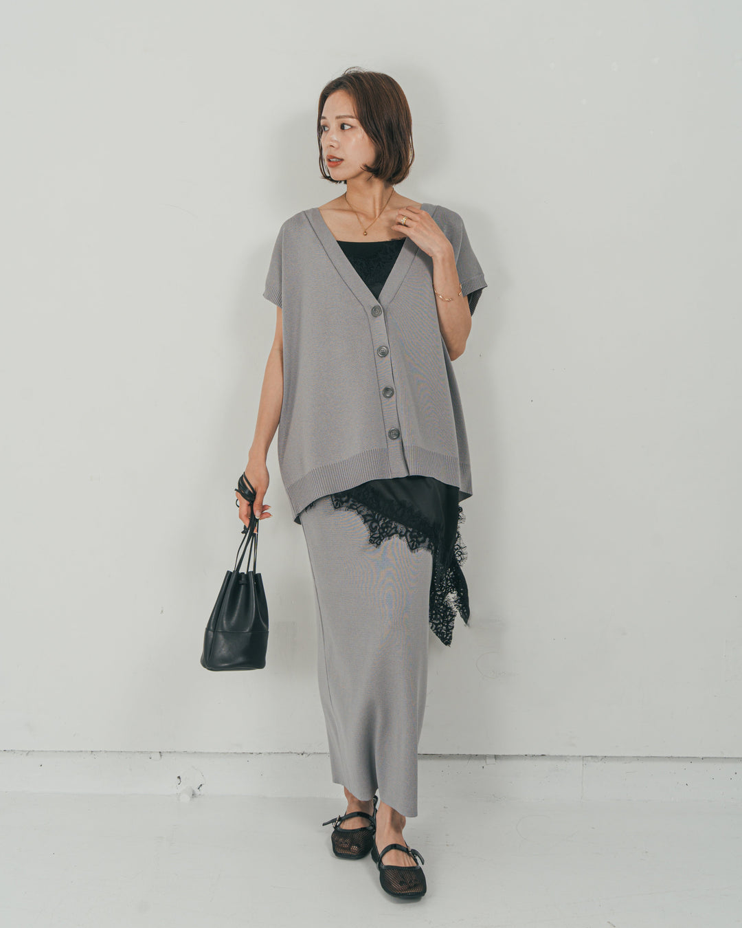［SET］VネックRelaxニットベスト + サテンアシメ レースキャミ + Relax Knit ストレートスカート（3SET）