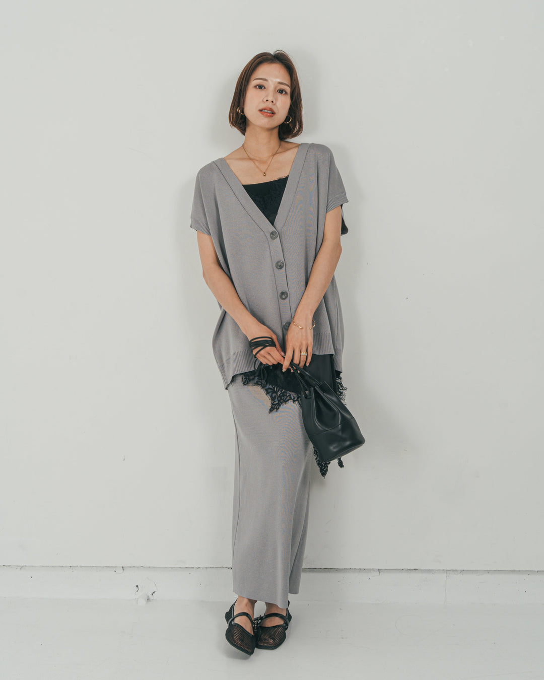 ［SET］VネックRelaxニットベスト + サテンアシメ レースキャミ + Relax Knit ストレートスカート（3SET）