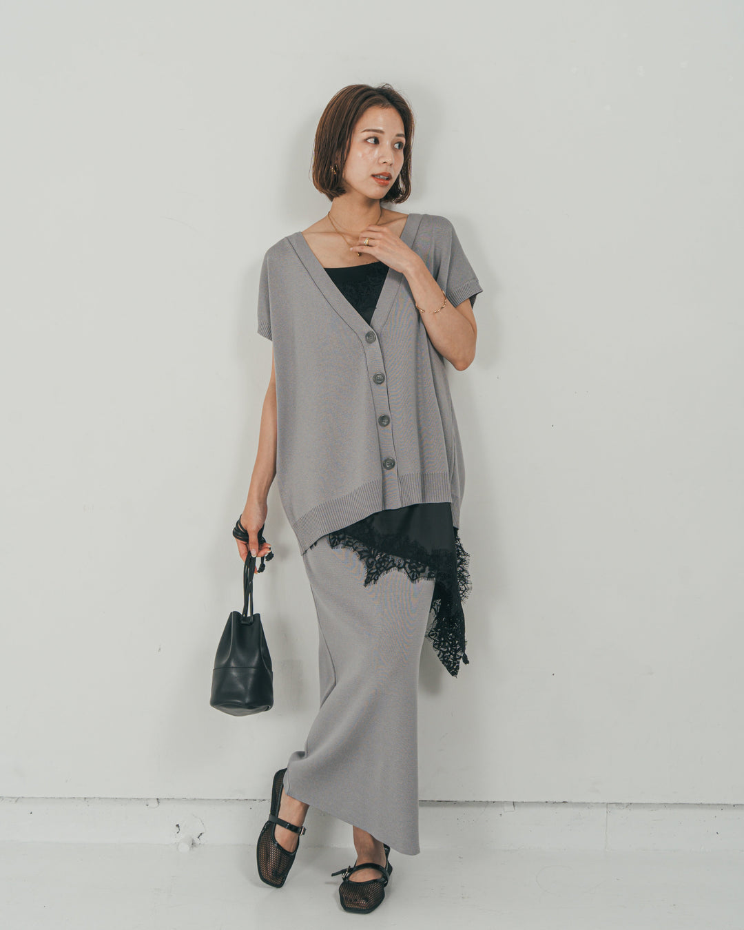 ［SET］VネックRelaxニットベスト + サテンアシメ レースキャミ + Relax Knit ストレートスカート（3SET）